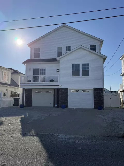 51 S Spinnaker Dr, Little Egg Harbor, NJ 08087