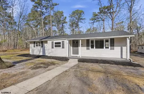 2011 Deer Track Ln, Hamilton, NJ 08037
