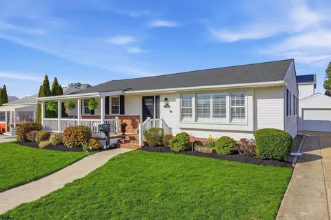11 E Gilmar Cir, Margate City, NJ 08402