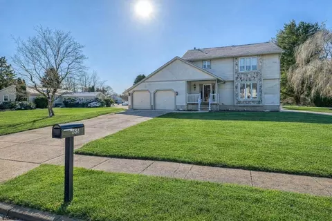 68 Wayside Rd, Berlin, NJ 08009