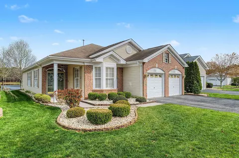 102 Oxford Ct, Galloway, NJ 08205