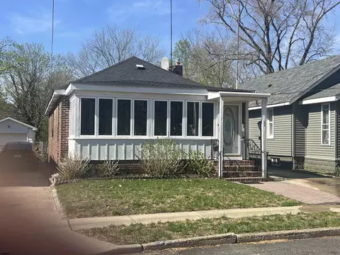 22 Madison Ave, Hammonton, NJ 08037