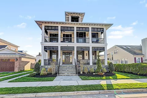 2 N Vendome Ave, Margate City, NJ 08402