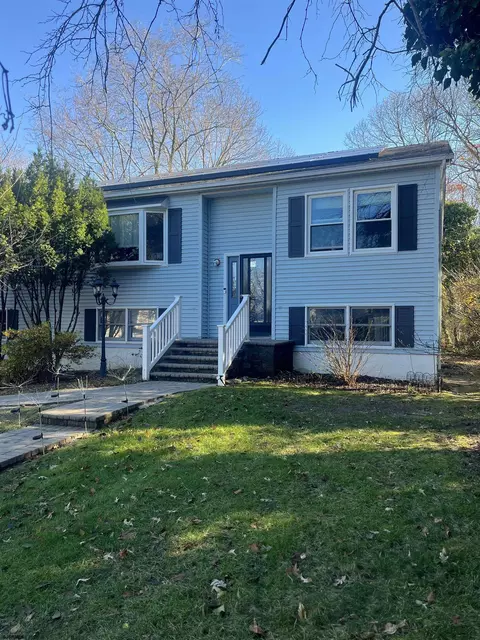 6 W Abbey Rd, Somers Point, NJ 08244