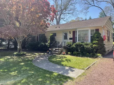 305 W Edgewood Ave, Linwood, NJ 08221