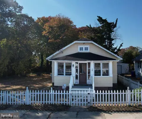 128 W Pierson Ave, Somers Point, NJ 08244
