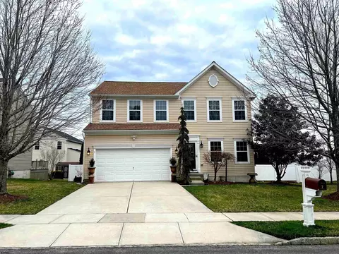 7 Renaissance Dr, Mays Landing, NJ 08330