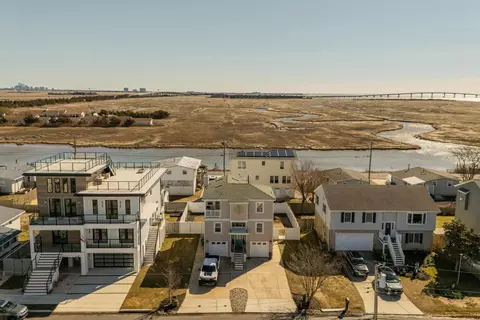 11 Point Dr, Somers Point, NJ 08244