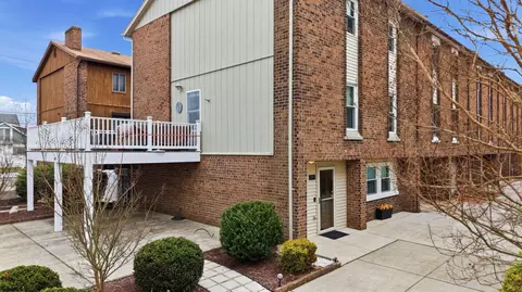 28 N Washington Ave, Margate City, NJ 08402