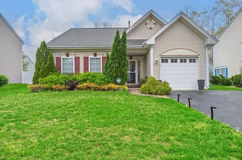 15 S Canary Way, Galloway, NJ 08205