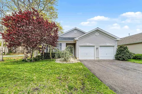 110 Southport Ct, Galloway, NJ 08205