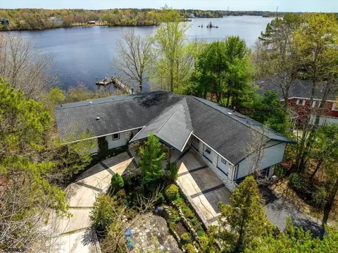 1115 Riverside Dr, Mays Landing, NJ 08330