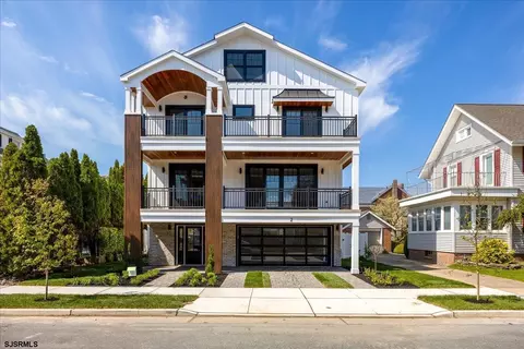 2 N Pembroke Ave, Margate City, NJ 08402