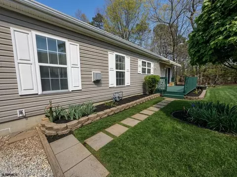 44 Redwood Dr, Hamilton, NJ 08330