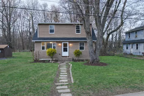 21 Sycamore Rd, Pennsville, NJ 08070