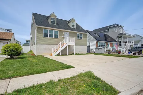 8 Franklin Pl, Brigantine, NJ 08203