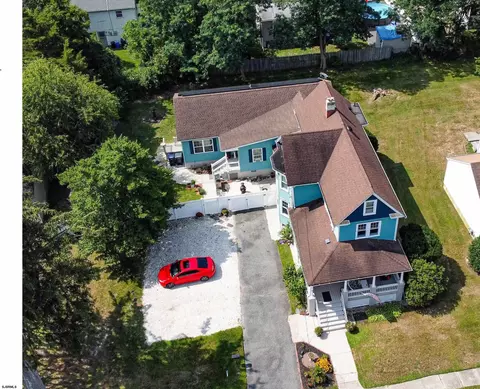 15 W Bolton Ave, Absecon, NJ 08201