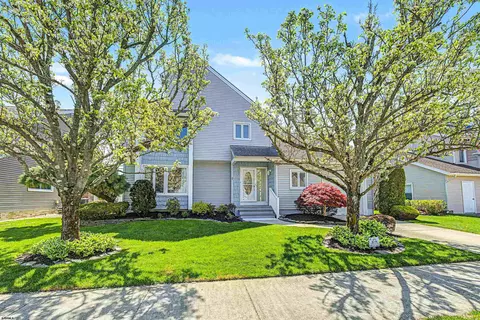 24 Harbor Ln, Margate City, NJ 08402