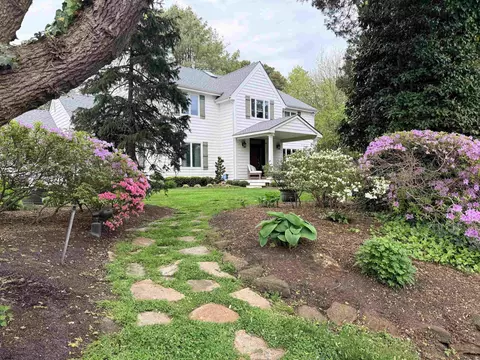 202 E Arbor Ct, Linwood, NJ 08221