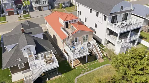 17 E Vincent Ave, Strathmere, NJ 08248