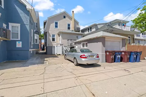 11 N Weymouth Ave, Ventnor City, NJ 08406