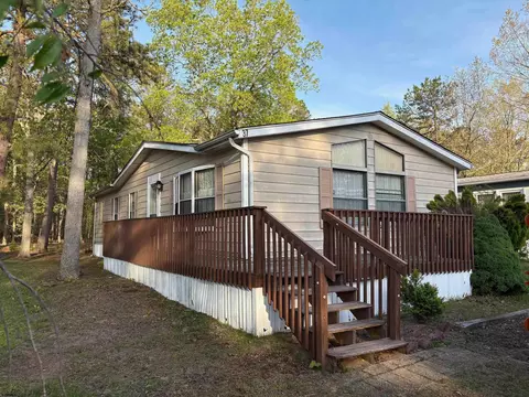 37 Hickory St, Hamilton, NJ 08330