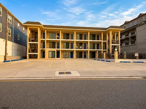 513 E 17th St #106, North Wildwood, NJ 08260