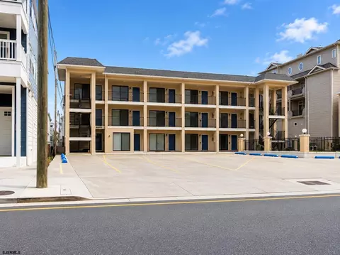513 E 17th St #106, North Wildwood, NJ 08260