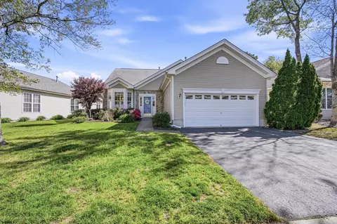 121 Southampton Dr, Galloway, NJ 08205
