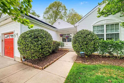 18 Golf Dr, Mays Landing, NJ 08330