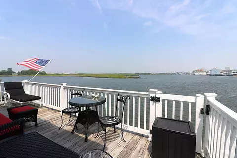 109 N Surrey Ave, Ventnor City, NJ 08406