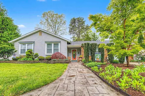 3 Arc Ct, Absecon, NJ 08201