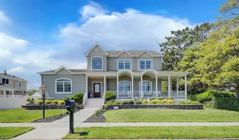 212 S 17th St, Brigantine, NJ 08203