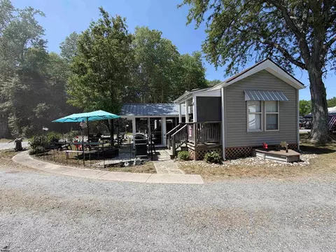 631 Chestnut Neck Rd, Port Republic, NJ 08241