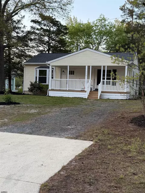 709 E Pennsylvania Ave, Absecon, NJ 08205