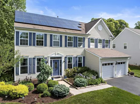 125 Kensington Dr, Galloway, NJ 08205