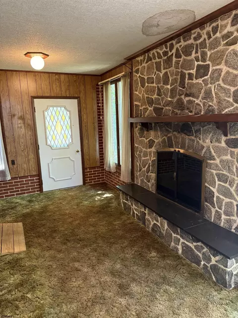 Living - 650 Grape St, Hammonton, NJ 08037 photo 1 of 2