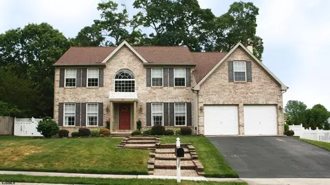 27 Clover Hill Cir, Egg Harbor Township, NJ 08234