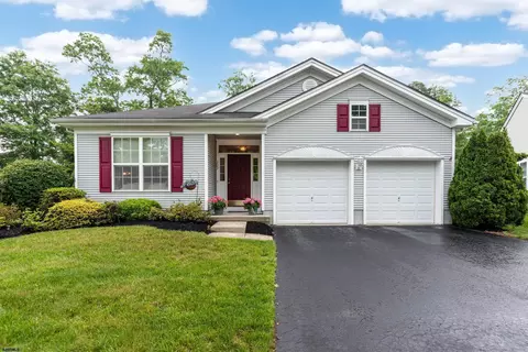 303 Southmoor Dr, Galloway, NJ 08205