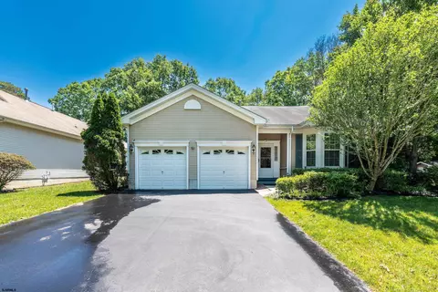 2 Derby Dr, Galloway, NJ 08205
