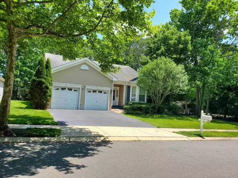 2 Derby Dr, Galloway, NJ 08205