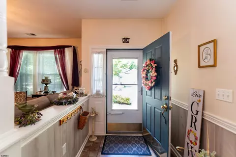 Entry Way - 2 Derby Dr, Galloway, NJ 08205 photo 2 of 4