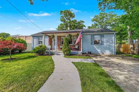 327 W Oakcrest Ave, Northfield, NJ 08225