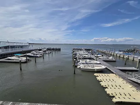 336-338 Bay Ave #205, Ocean City, NJ 08226