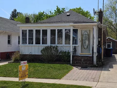 22 Madison Ave, Hammonton, NJ 08037