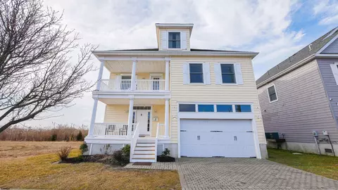 2070 W Riverside Dr, Atlantic City, NJ 08401