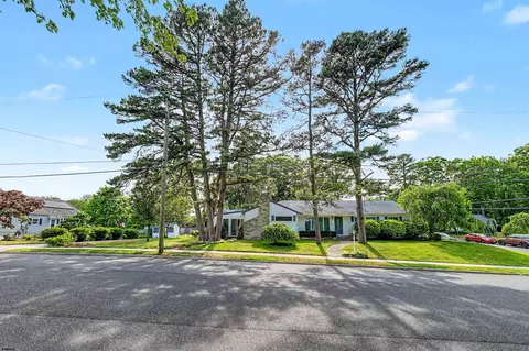 748 Bayview Dr, Absecon, NJ 08201