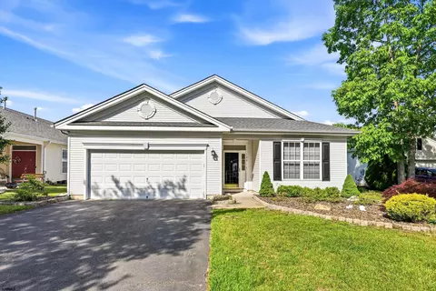 104 Brewster Dr, Smithville, NJ 08205