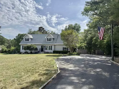 99 Asbury Dr, Egg Harbor Township, NJ 08234