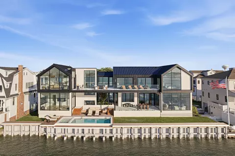 8807 Fulton Ave, Margate City, NJ 08402